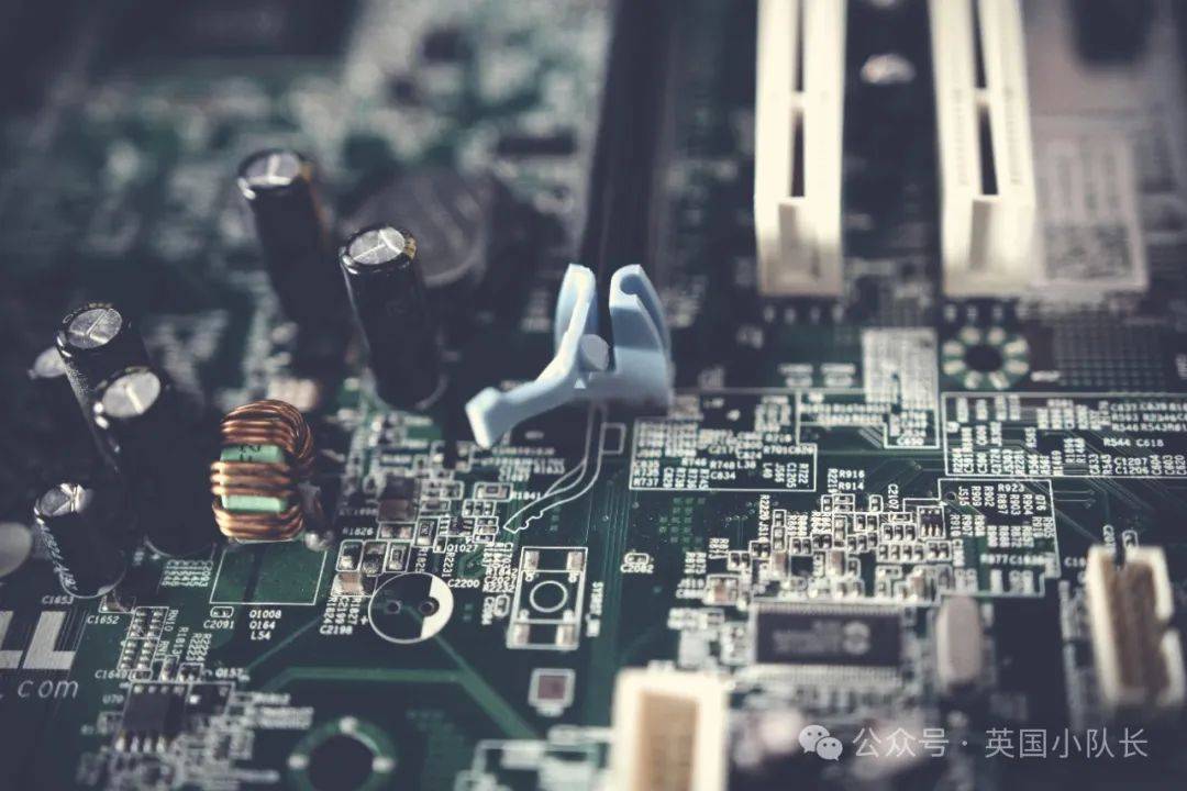 图片[5]-最新数据：应届留学生回国就业10大热门行业！-华闻时空