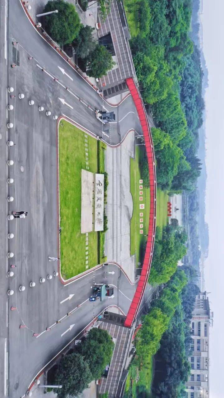 各位新同学,列车前方到站"重庆交通大学"站!