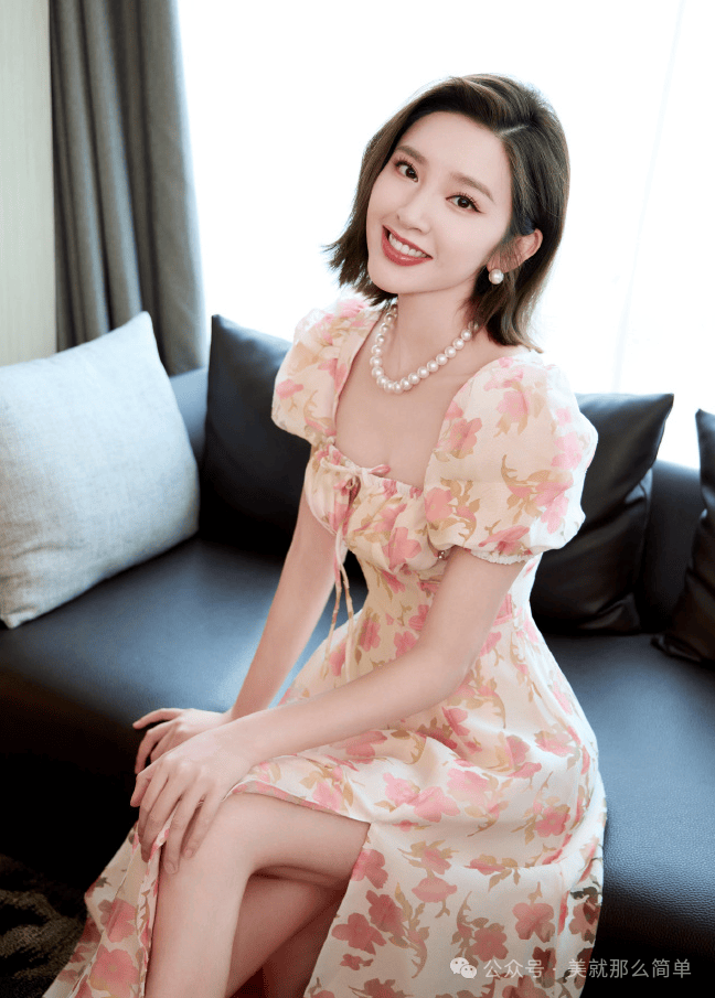 清新浪漫的碎花裙,明星们这么穿搭!