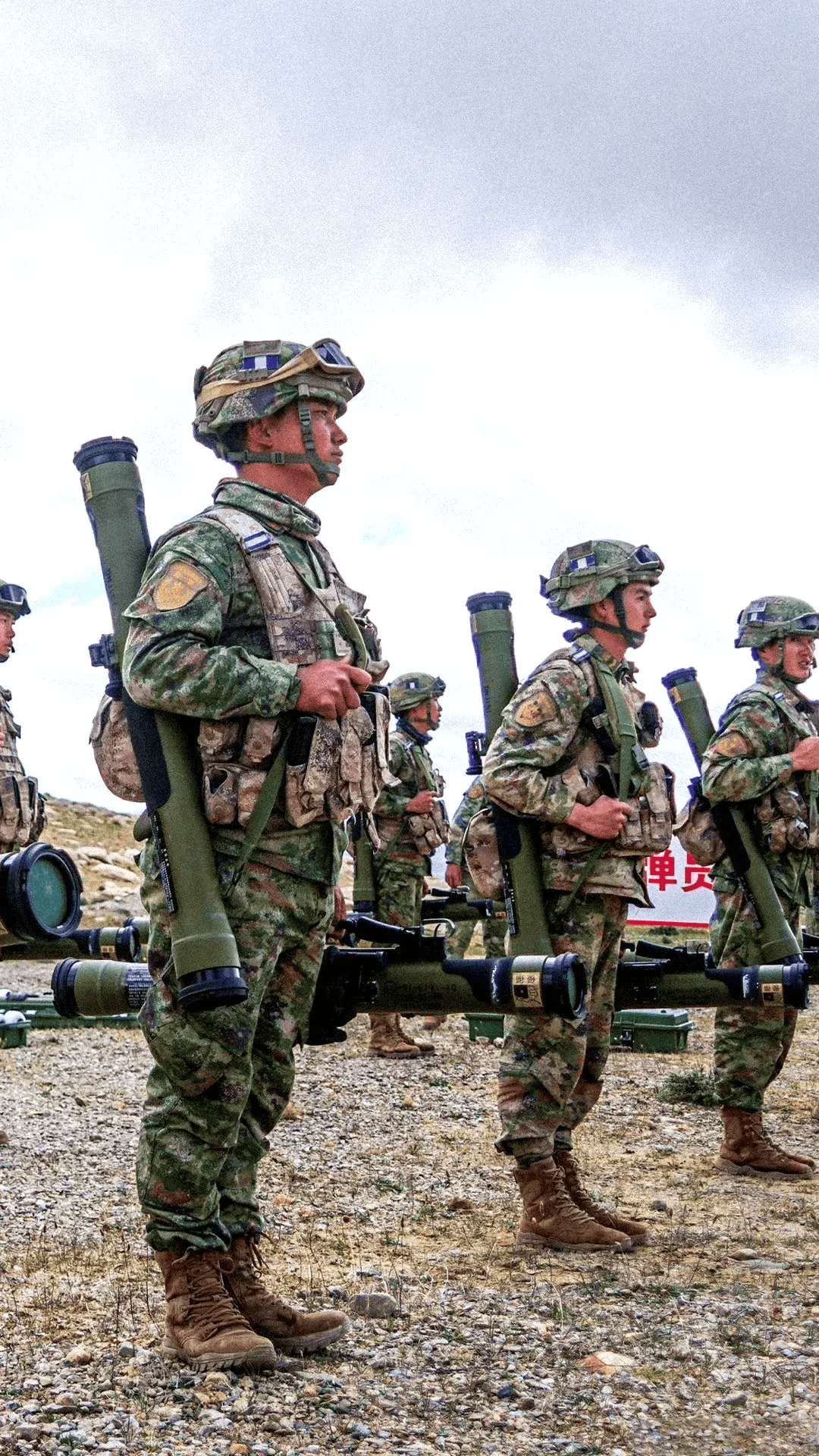 火力充沛,强化单发狙击和密集覆盖_装备_型突击步枪_班用