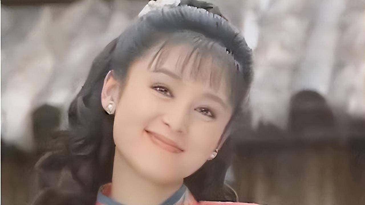 她有"大陆第一美人"的称号,两大名导为其沉迷,今55岁却像25岁_陈红