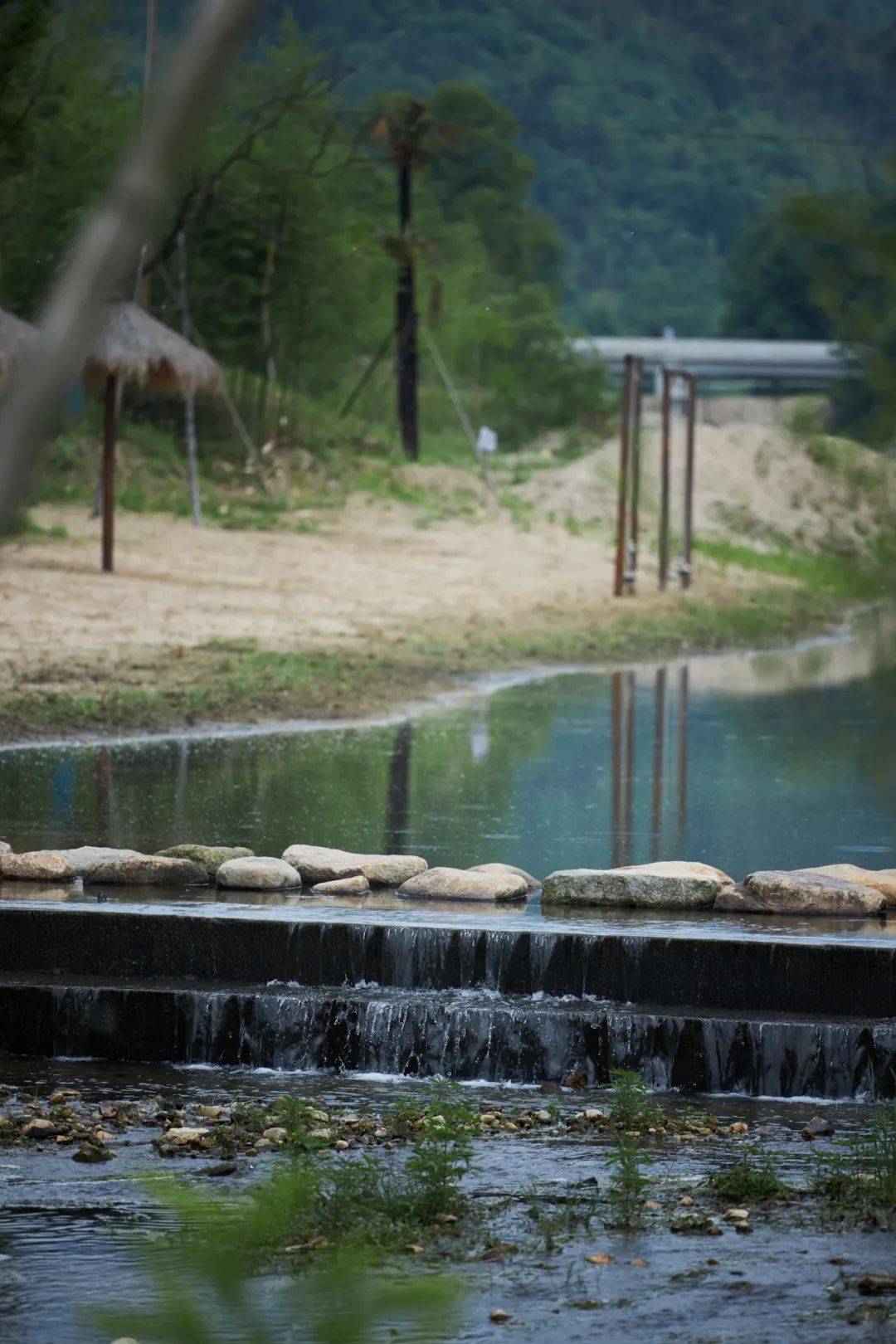 步入景区,溪流,沙滩,竹林,青山映入眼帘,让你轻松被大自然治愈.
