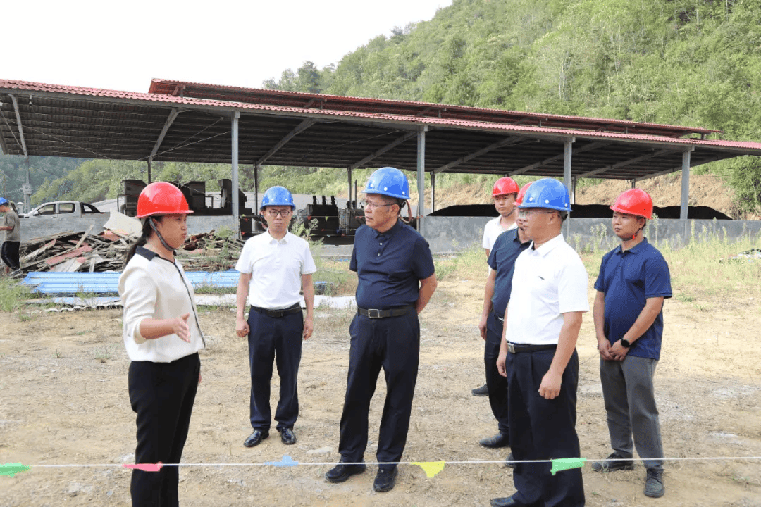 2021贵定县新县委书记图片