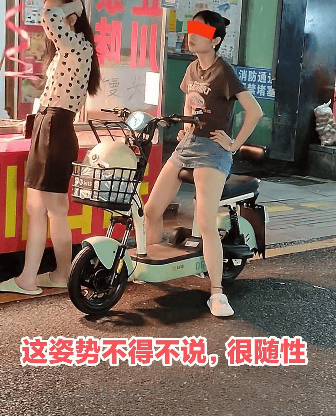 广东女子骑电动车姿势豪放