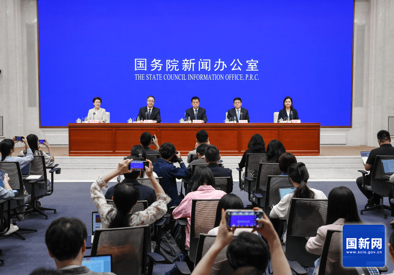 国新办举行“推动高质量发展”系列主题新闻发布会（国家卫生健康委员会）（文字实录）_雷海潮_问题_工作