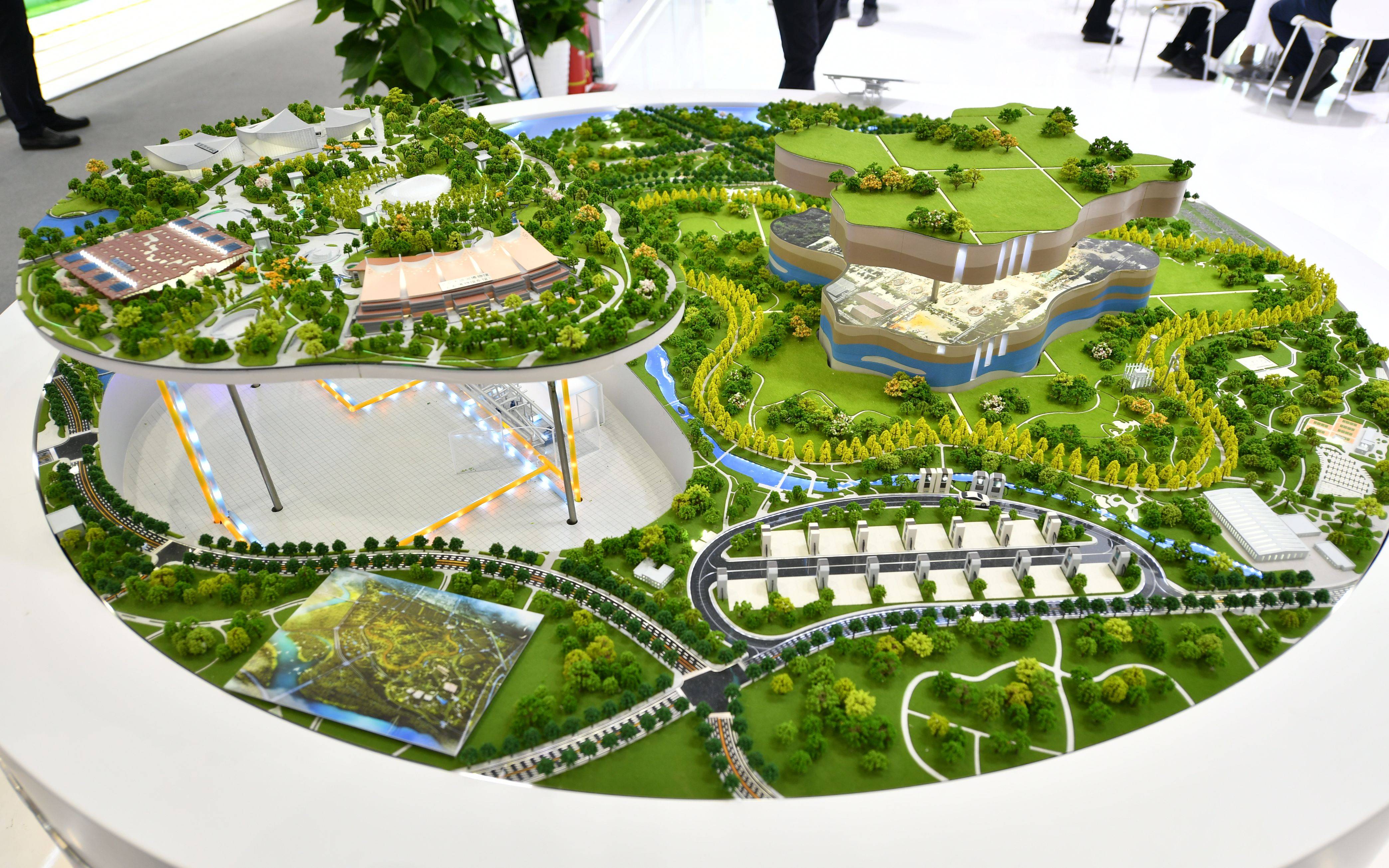 通过沙盘,实物,模型,视频,展板等形式,展示了北京节能环保中心支撑和