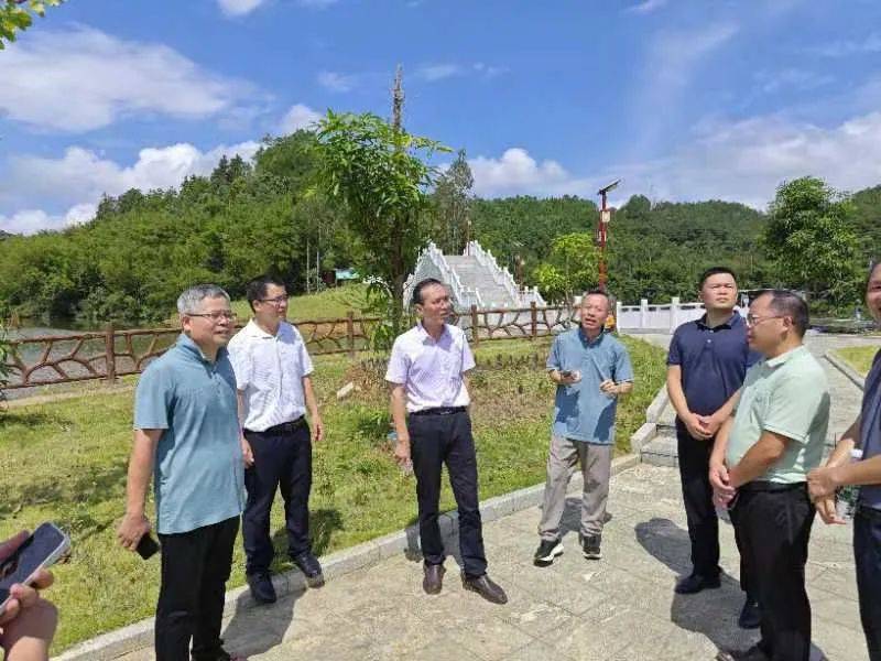 卢宽一行来到藤县博物馆,详细了解博物馆新馆的展览布局,馆藏文物和