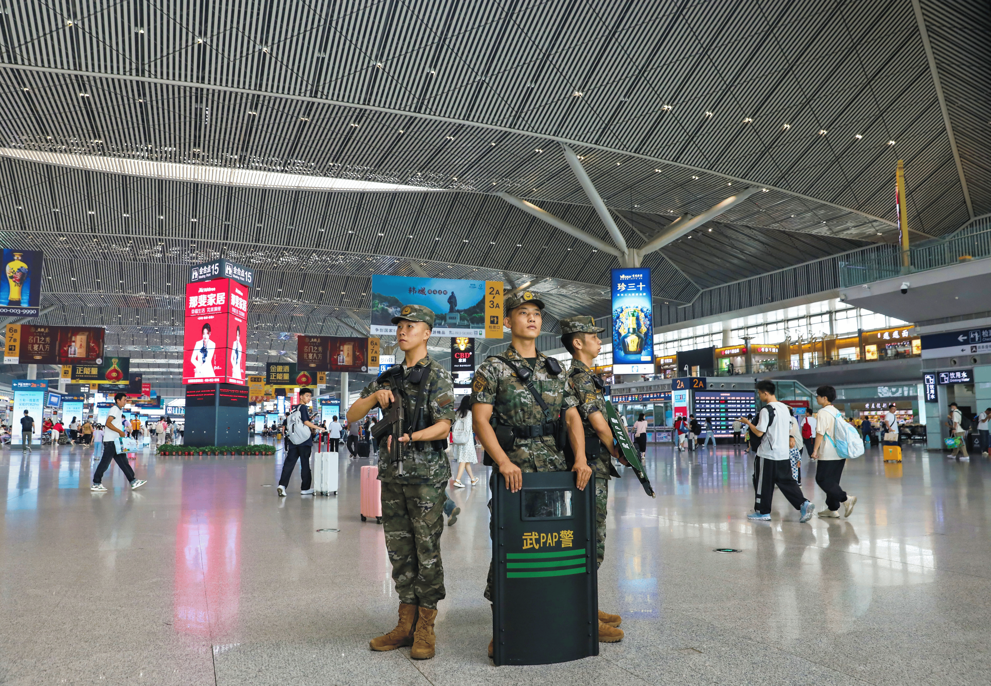 武装女警察图片