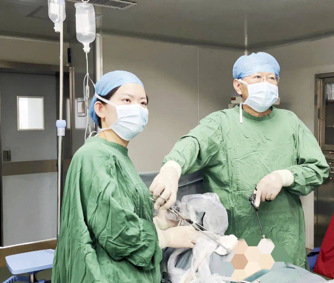 腹腔镜下剥除畸胎瘤!_手术_郭女士_黑龙江