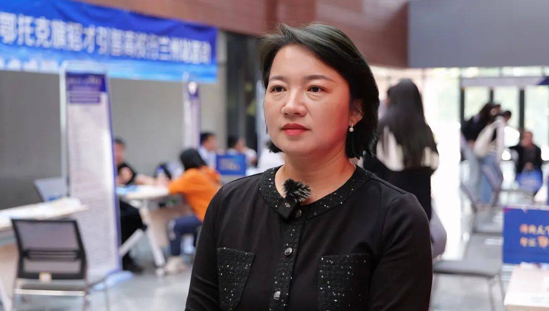 鄂托克旗人力资源和社会保障局党组书记,局长 白丽当前,我旗正处于