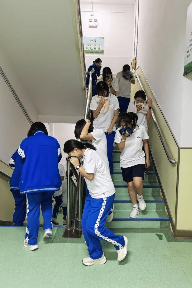 北京市广渠门中学住宿生消防安全疏散演习