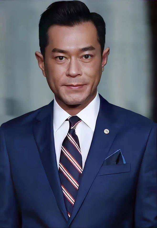 "同时发布的视频中,古天乐戴着金丝眼镜,造型酷似