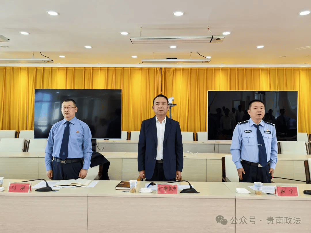 9月23日下午,贵南县举办政法系统政治轮训开班仪式,县委书记薛顺云对