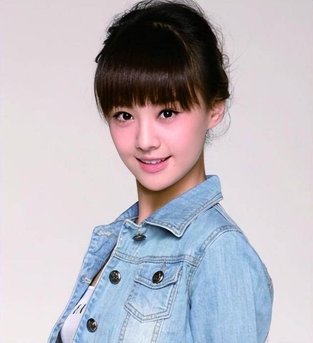 从"内娱顶流"到"全网封杀",31岁郑爽是如何走向堕落的?