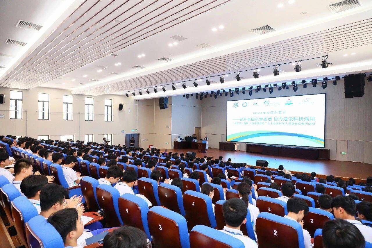 研究和药物研发的利器"为题,带领学生们通过细致观察电镜结构示意图