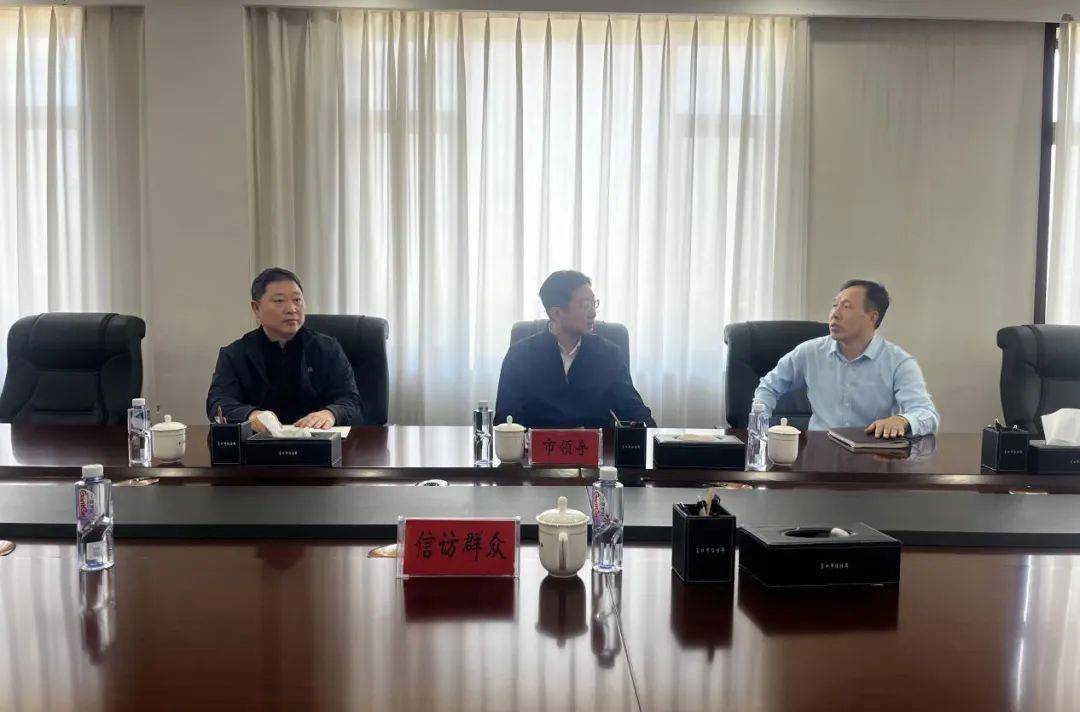 史卫东到市信访局接待信访群众