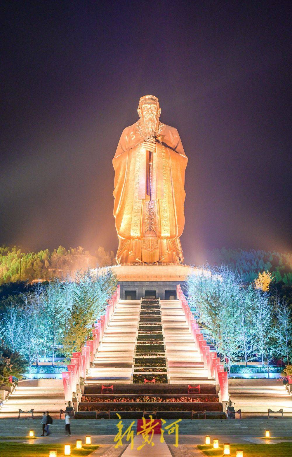 9月27日晚,在曲阜市的尼山圣境,这里是2024中国国际孔子文化节举办地