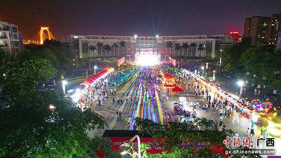 贵港港南区举办广场文化活动 促夜间文旅消费