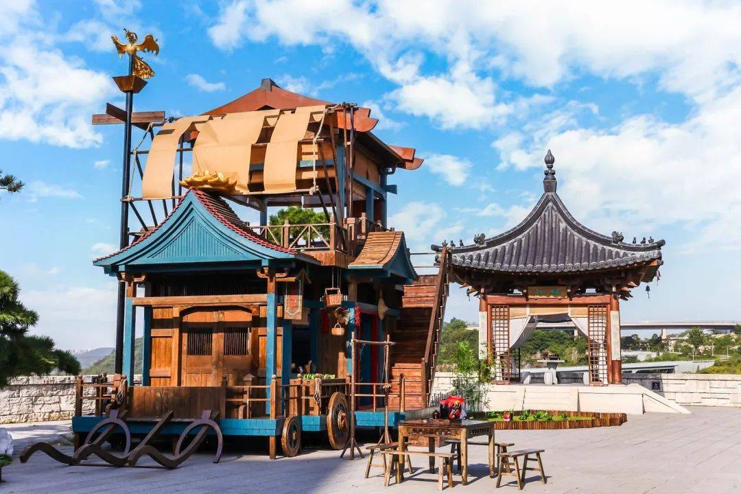 天工造物"莲博基尼"的8米高,11米长"莲博基尼"提车仪式在镇江园举办