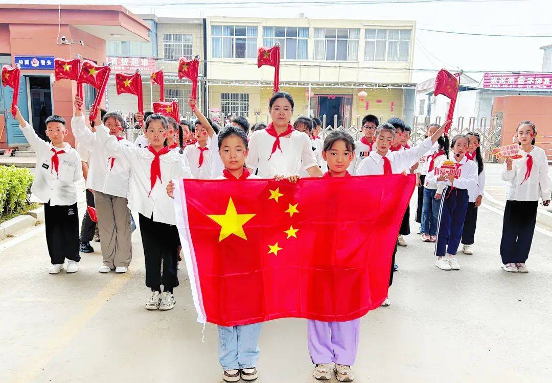 童心向党 共庆华诞 泗县运河街道中心校大季小学四(2)班举行国庆节