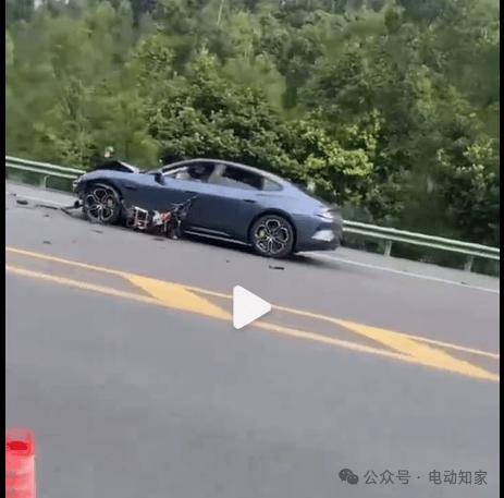 小米su7又一起严重交通事故!_突发_ev_home_车企