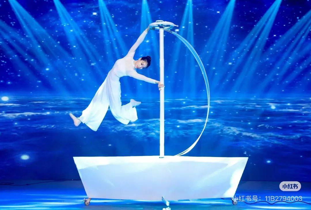 68【68太空漫步杂技表演】杂技《太空漫步》是一种高难度的杂技