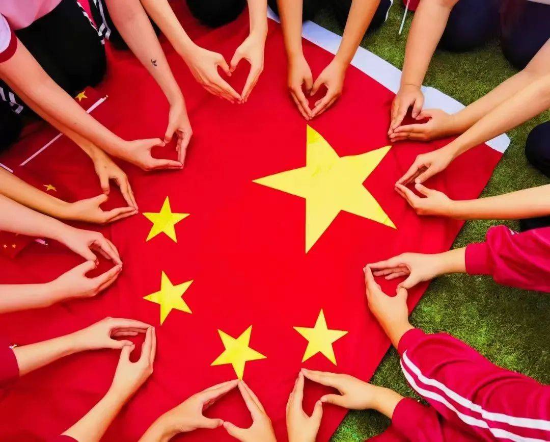 向祖国深情告白"我和国旗合个影"主题活动南昌多地开展了为庆祝中华