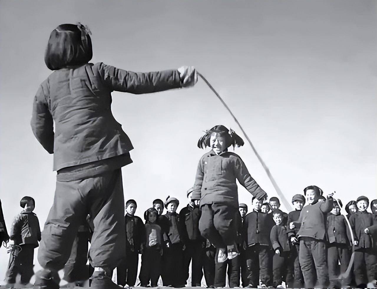 原来小时候跳皮筋的童谣,是隐藏的国家机密,为什么没被敌人发现