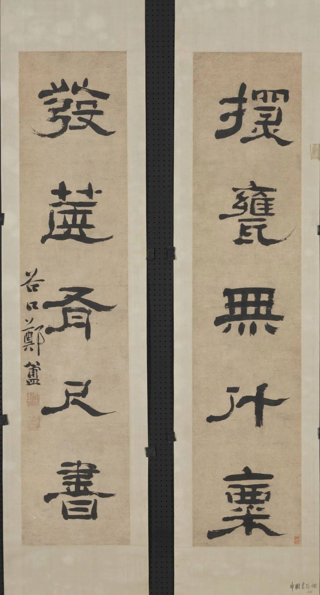 楹帖撷珍 | 郑簠 隶书《探瓮发箧五言联》_谷口郑_廖伟夫_版权
