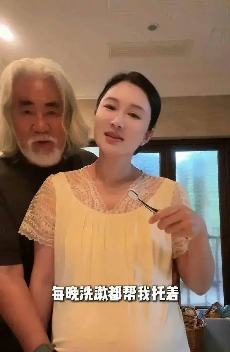 张纪中老婆多大图片