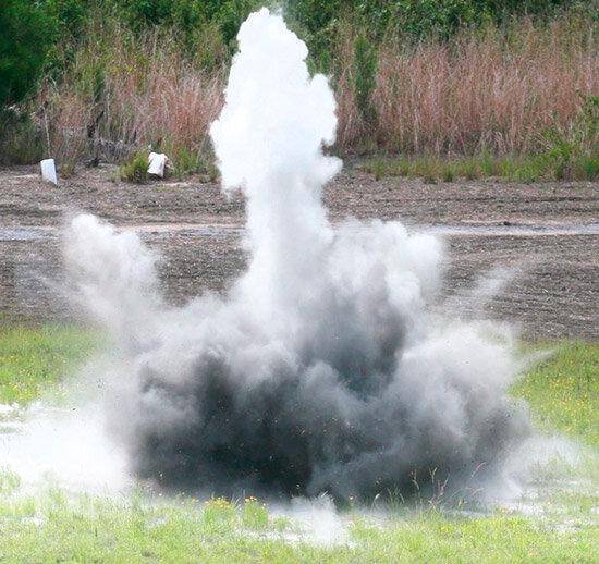 手榴弹打空爆图片