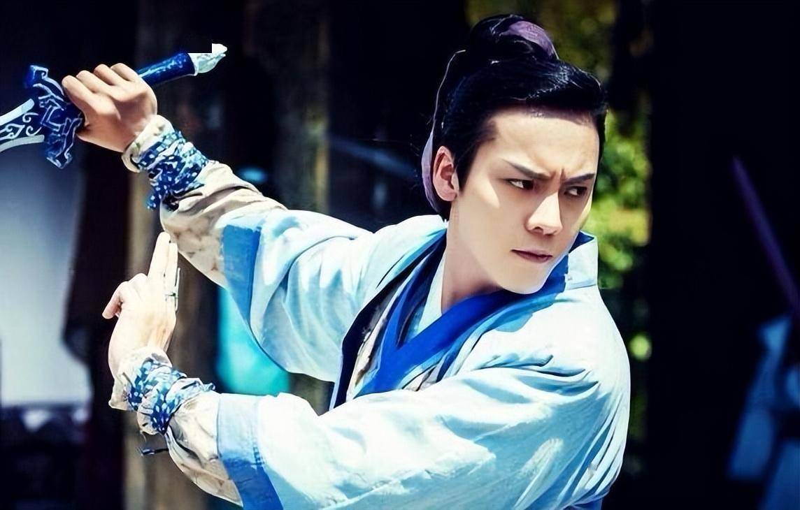 陈伟霆:跟黄晓明抢过baby,爱上同门师姐,如今跟二婚女友游日本