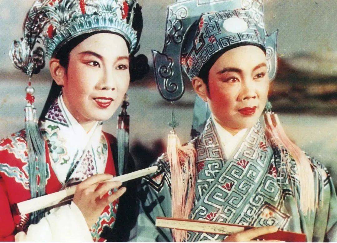 越剧《梁山伯与祝英台》 范瑞娟饰梁山伯 袁雪芬饰祝英台1954年夏,在