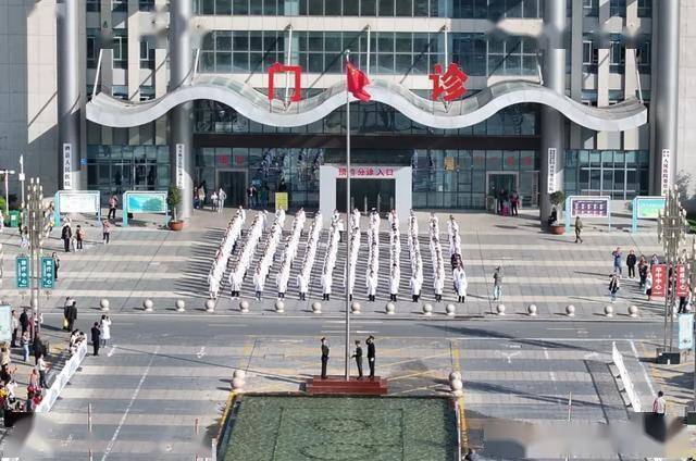 泗县人民医院举行庆祝中华人民共和国成立75周年升国旗仪式