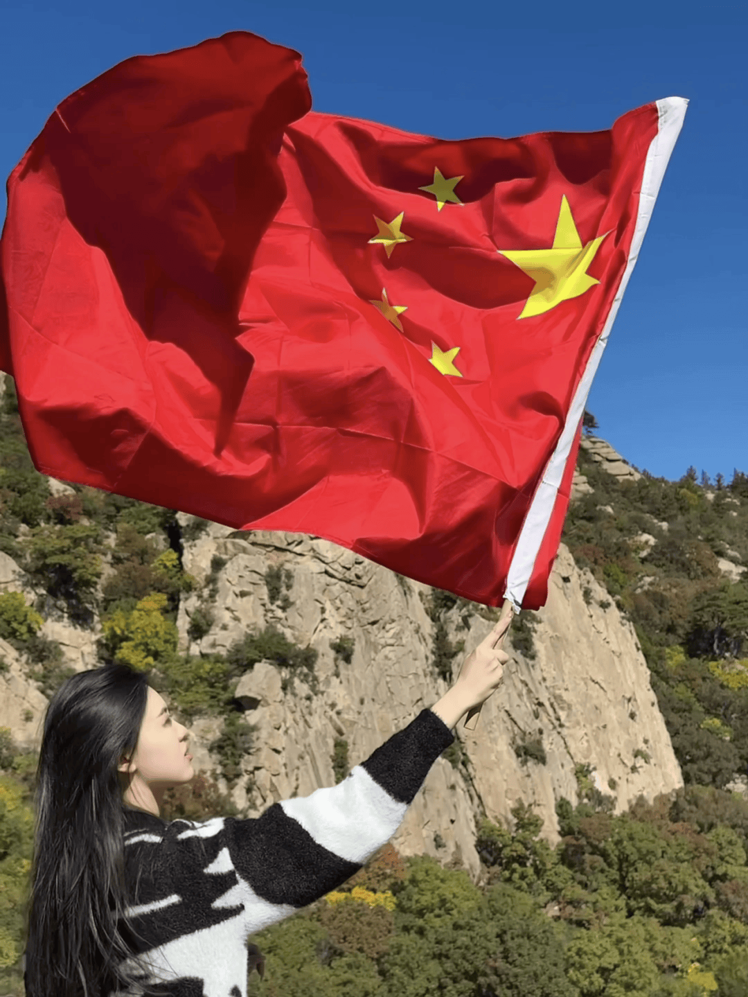 "扬青春之帆 向祖国告白