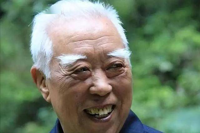 提醒:寿命短的人,眉毛或有这3种表现