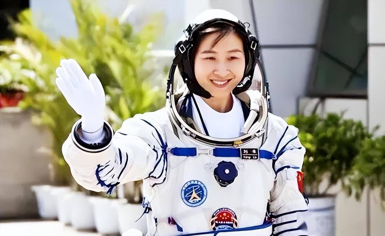 中国首位女宇航员,出发前给丈夫留下两条遗言,如今现状如何_刘洋_张华