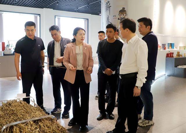 蕲春县委书记胡安元,蕲春县委常委,县委办公室主任陈青,蕲春县副县长