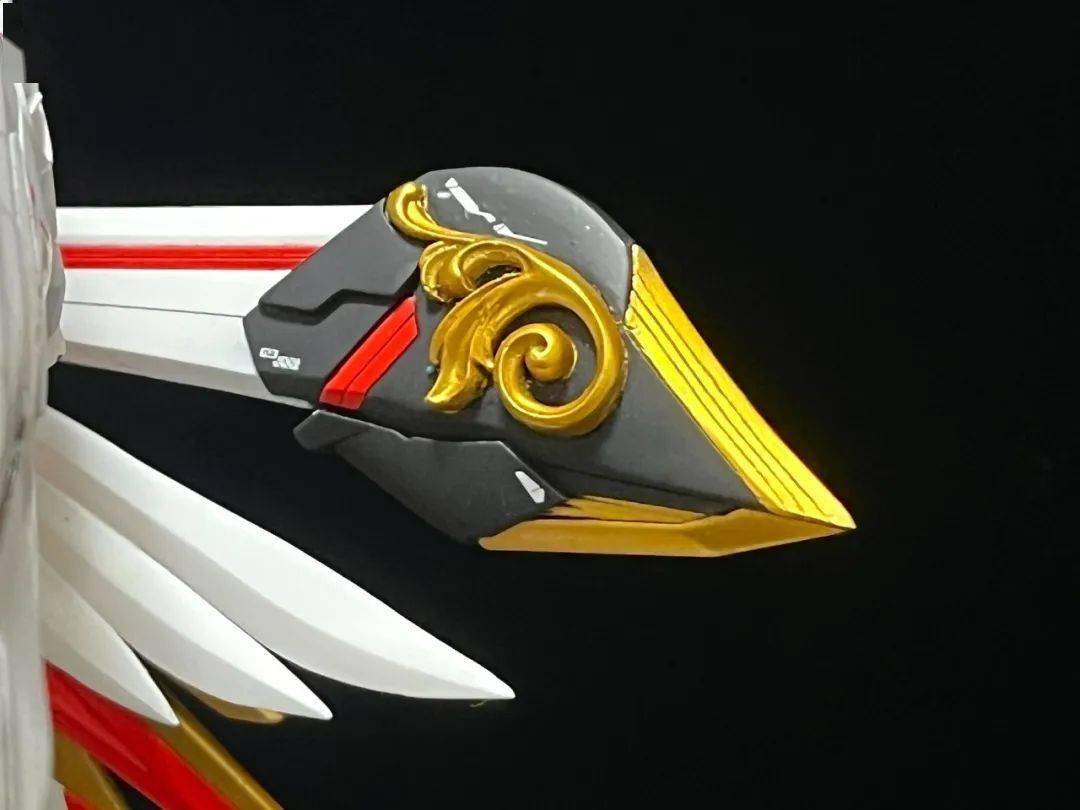 华丽的女王机体,异端金色机天照