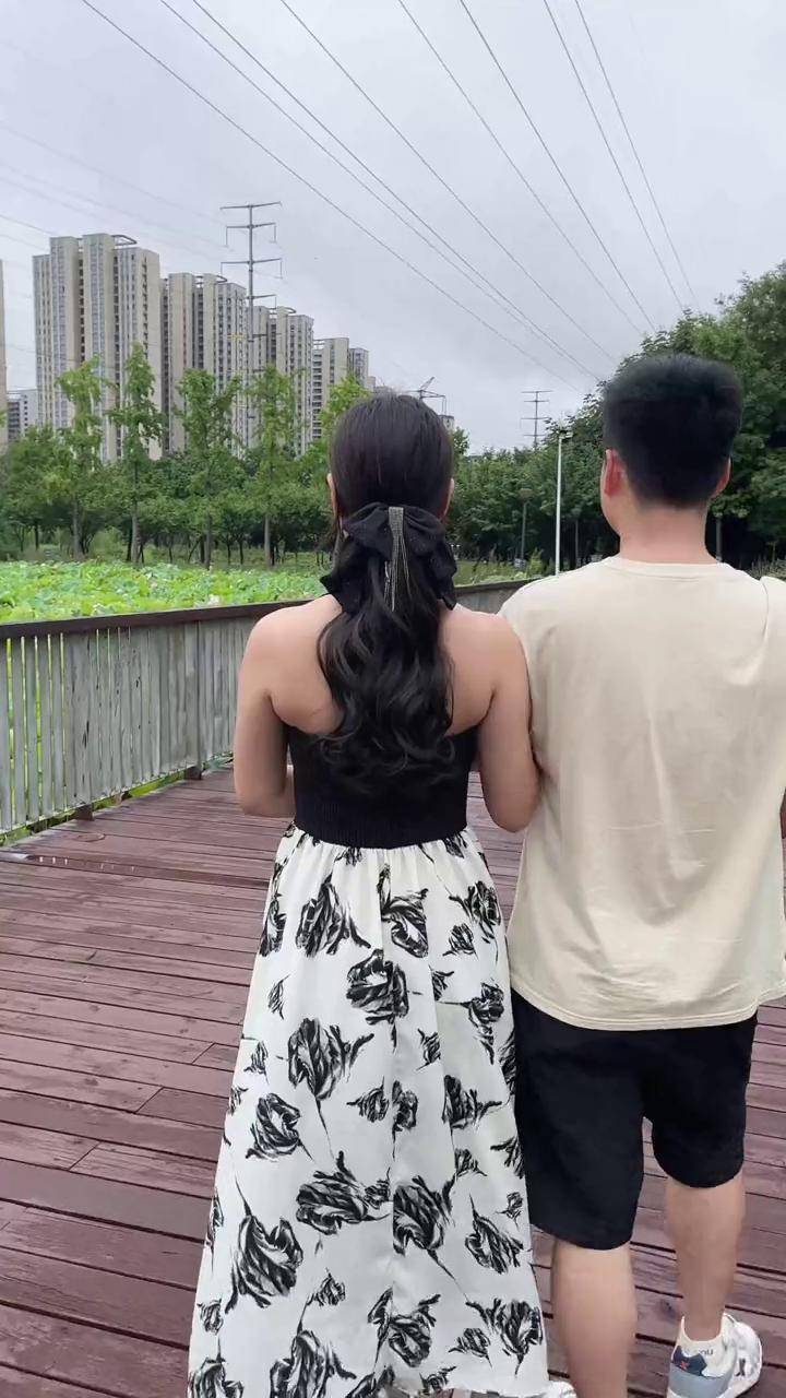 夏季必扎的"夏日出游发型"背影 马尾 洋气减龄 仙女必备