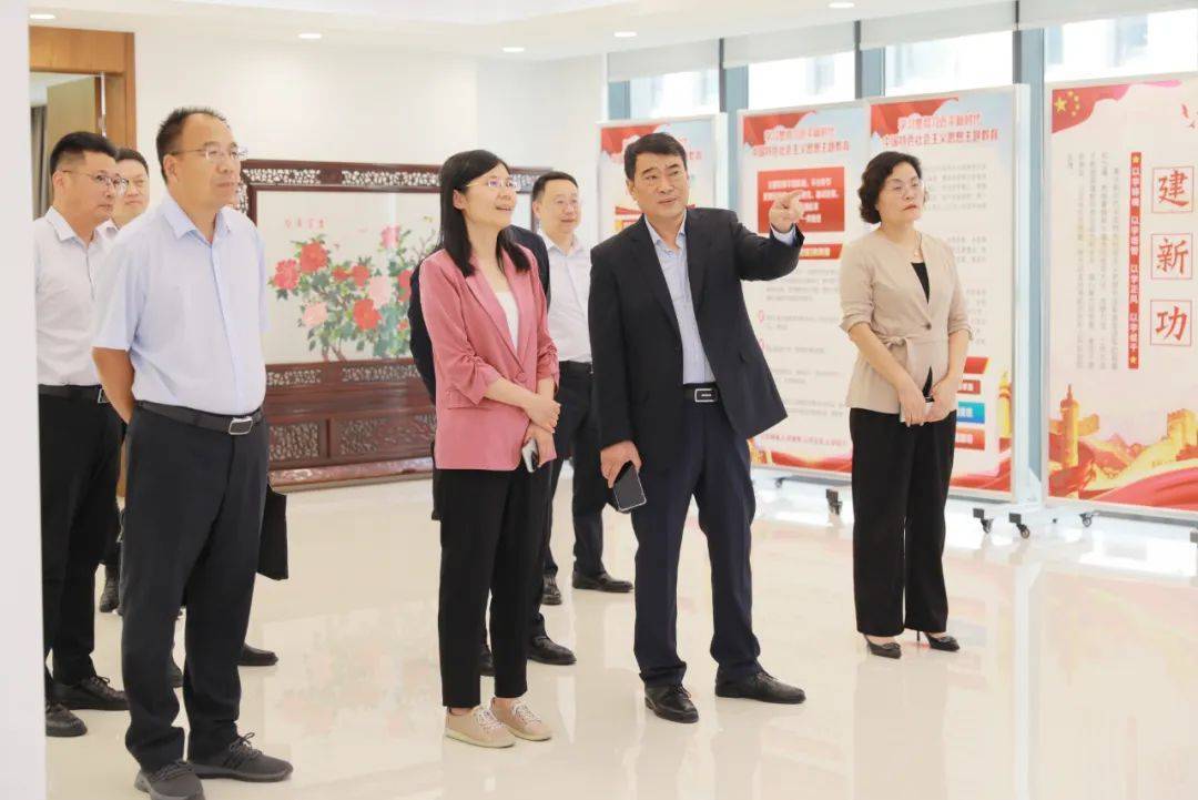 开封市副市长程晓莹一行到访中原再担保集团