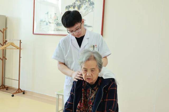 市人大常委会机关老干部党支部到滨州市中医医院(滨州医学院附属中医医院)开展“中医养生 情暖夕阳”主题党日活动 市人大常委会机关老干部党支部到滨州市中医医院(滨州医学院附属中医医院)开展“中医养生 情暖夕阳”主题党日活动