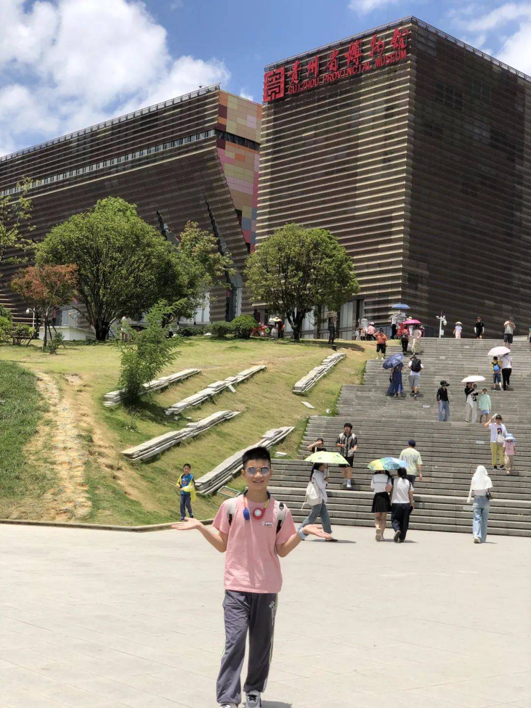 小时候的我并不是一个很爱运动的男孩,我更喜欢静静的看书画画做手工