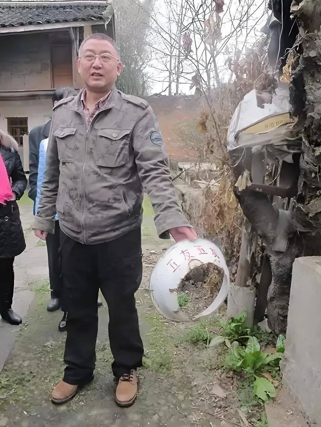最牛"副市长"散尽家财,遗嘱公开