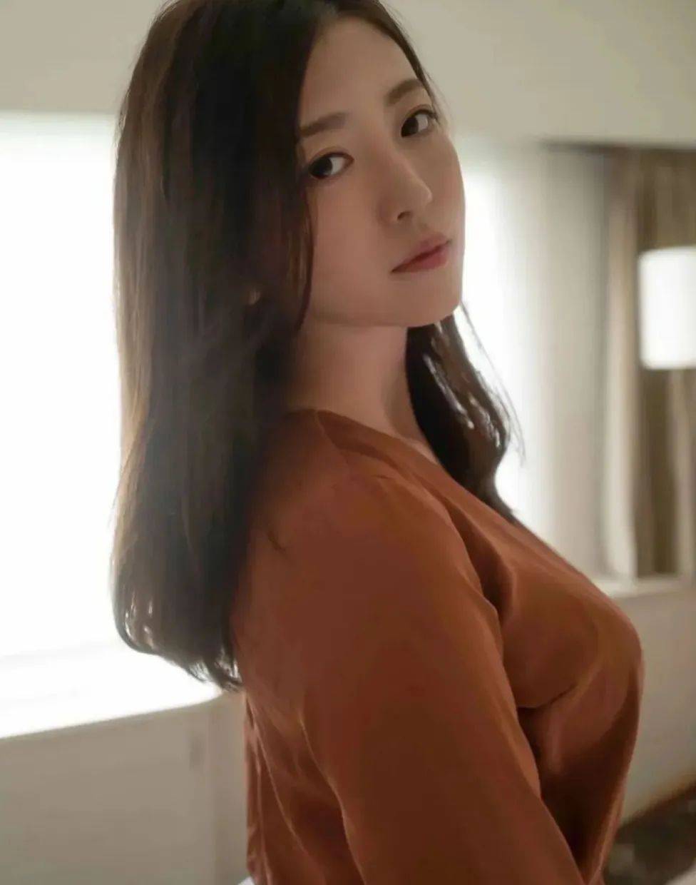 翻牌‖轻熟女神天花板！风韵十足，这身材太绝了_搜狐网