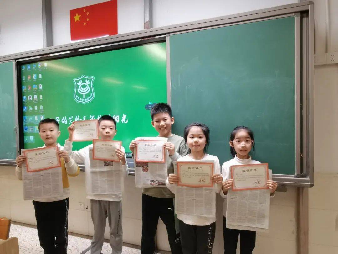 芳草园小学余林图片