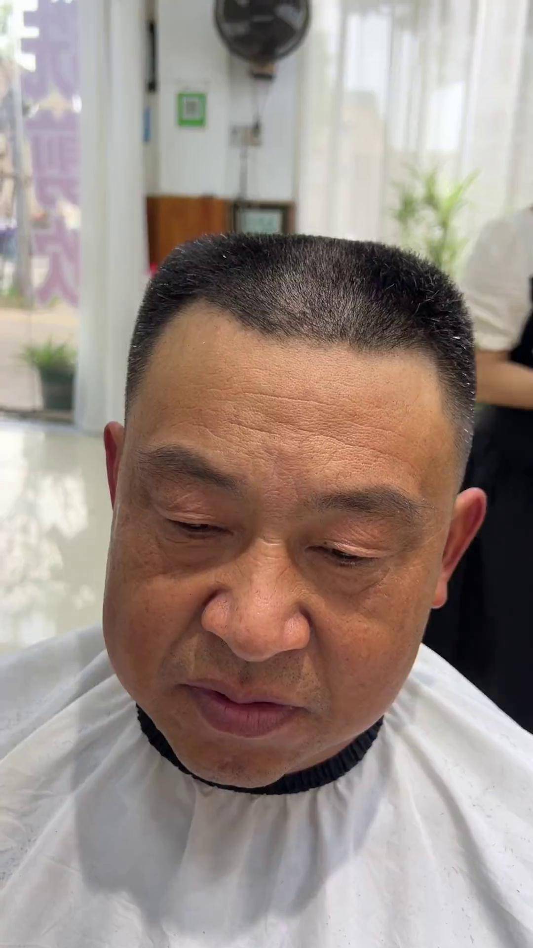剪发最难的就是平头,特别是这款平头美发教学 平头