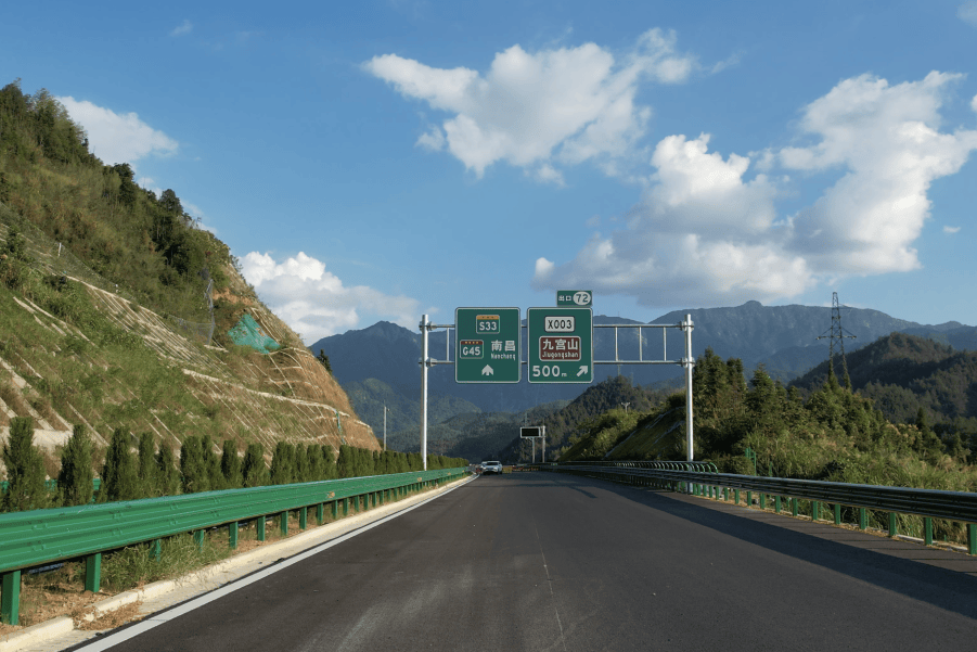 咸九高速九宫山隧道图片