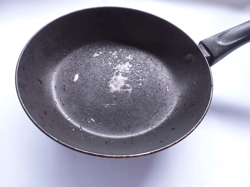 不粘锅里的特氟龙:厨房里的健康科学揭秘