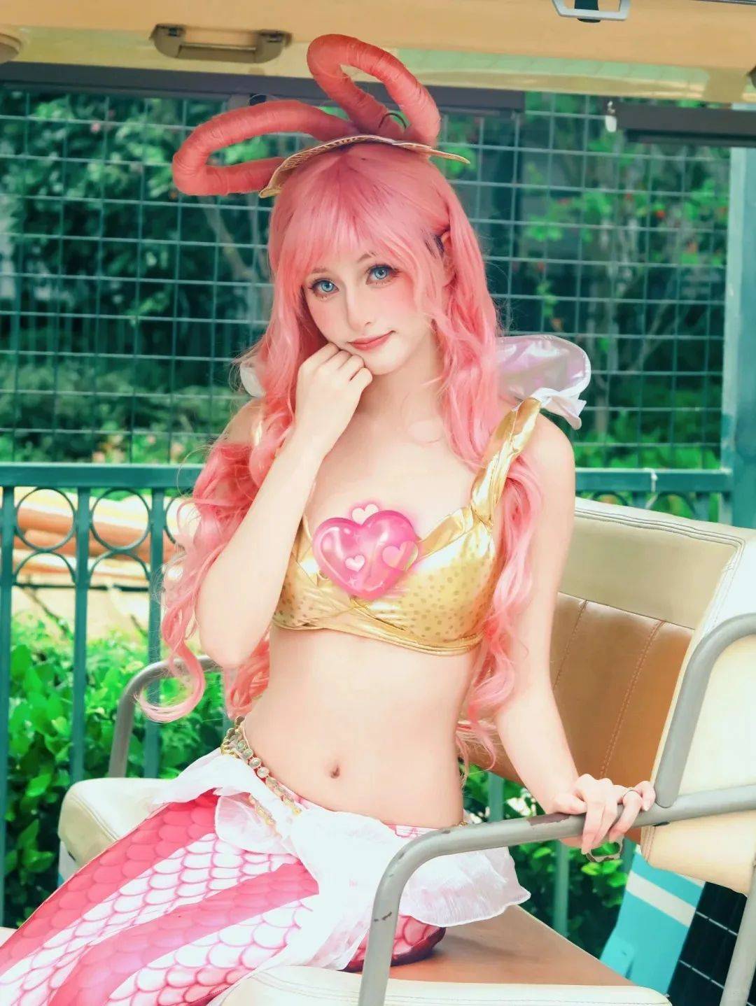 海贼王白星cos,这身材一定很绝